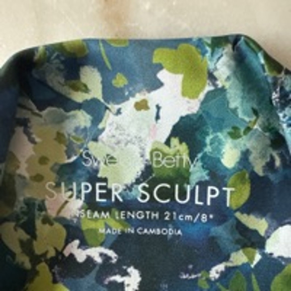 Sweaty Betty Super Sculpt 8" Sustainable Cycling Shorts Sz S Green Blue Printed - Picture 3 of 13